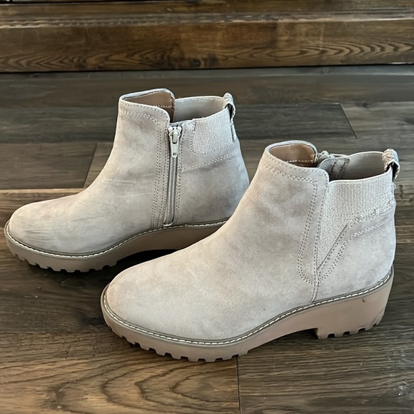 Universal Thread Taupe Ankle Boots - Picture 5 of 8